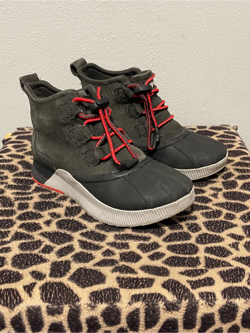 Sorel Out N About Waterproof Outdoor Boots Black Suede Casual Kids Girls 5